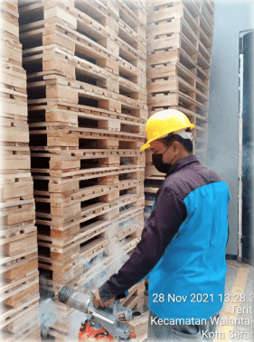 Truk dengan banyak muatan pallet